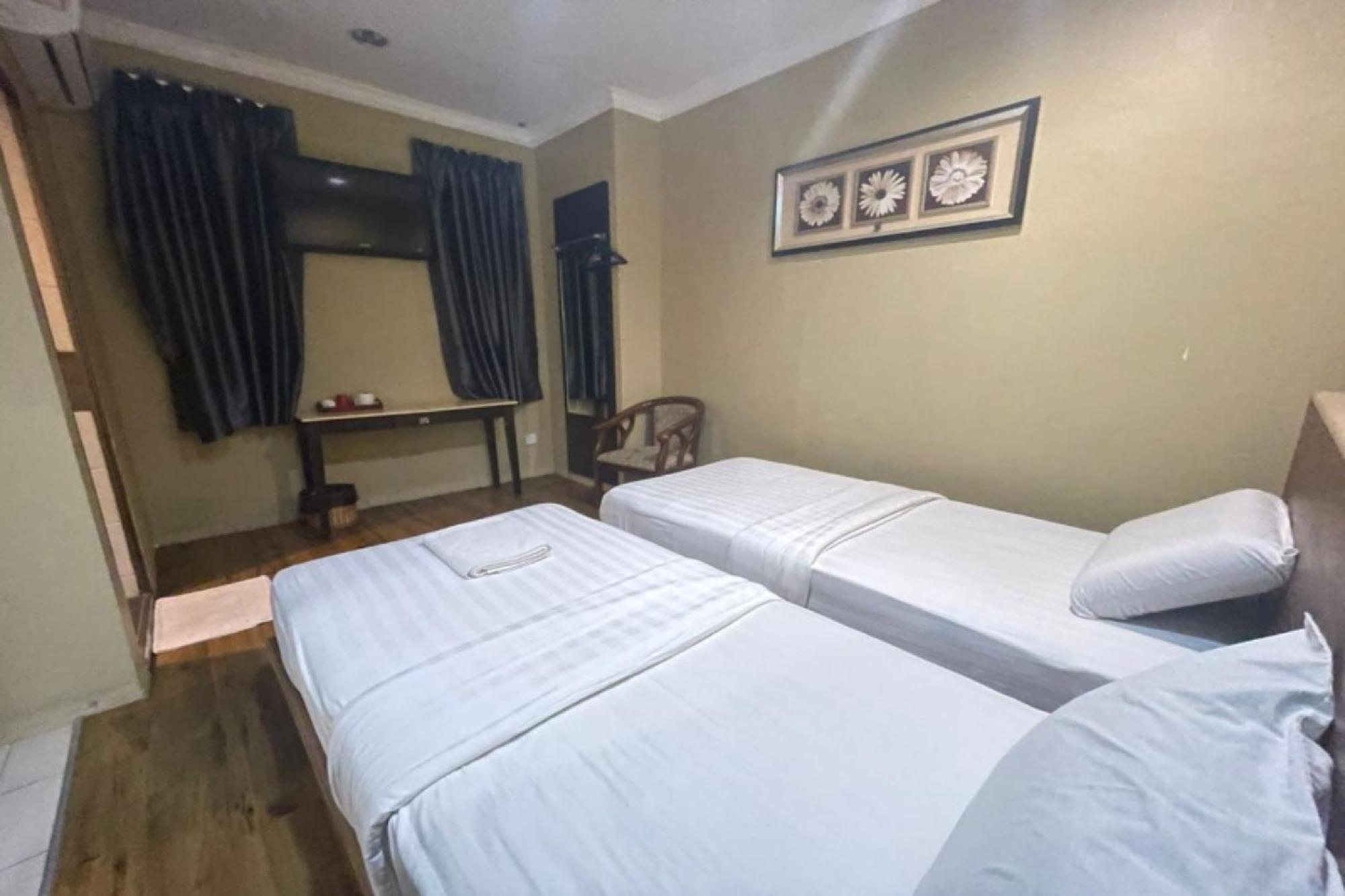 Oyo 90411 Perdana Hotel Labuan Exteriér fotografie