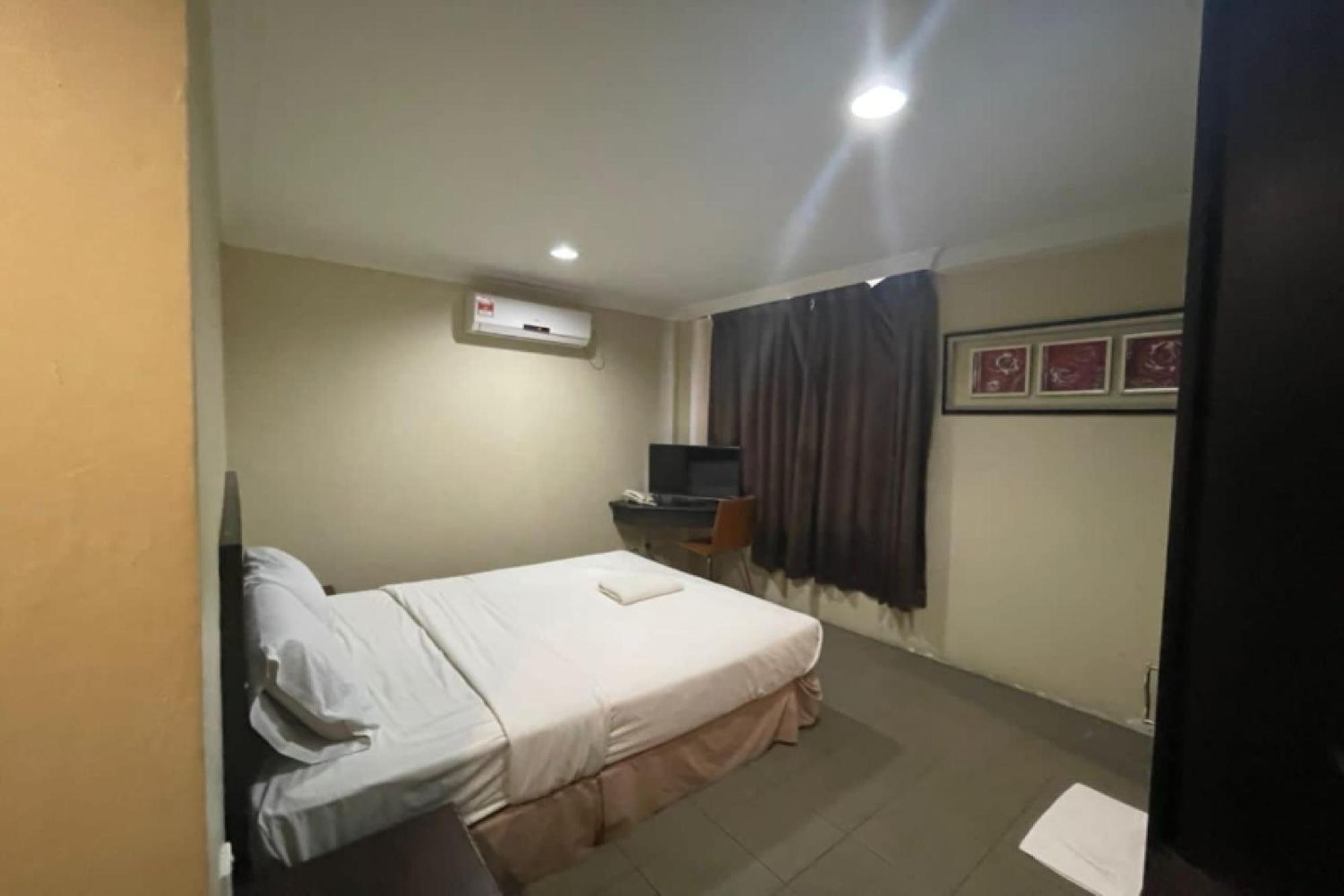 Oyo 90411 Perdana Hotel Labuan Exteriér fotografie